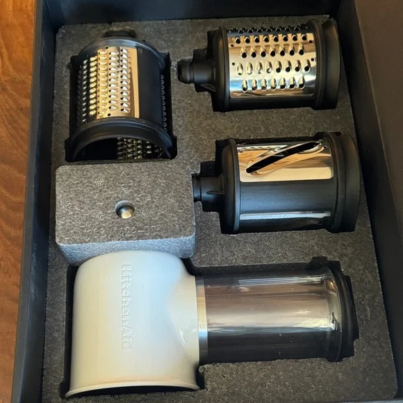 KitchenAid Red Fresh Prep Slicer/Shredder Attachment - Picture 3 of 6